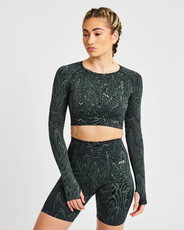 Velocity Seamless Long Sleeve Crop Top - Black Striped Floral Plaid