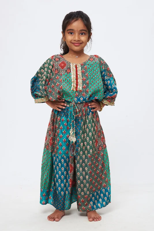 Bohemian Bliss: Crop Top with Poncho Sleeves & Palazzo Pants Set Notch Collar Peter Pan Collar Cowl Neck Bohemian Bliss: Crop Top with Poncho Sleeves & Palazzo Pants Set Notch Collar Peter Pan Collar Cowl Neck